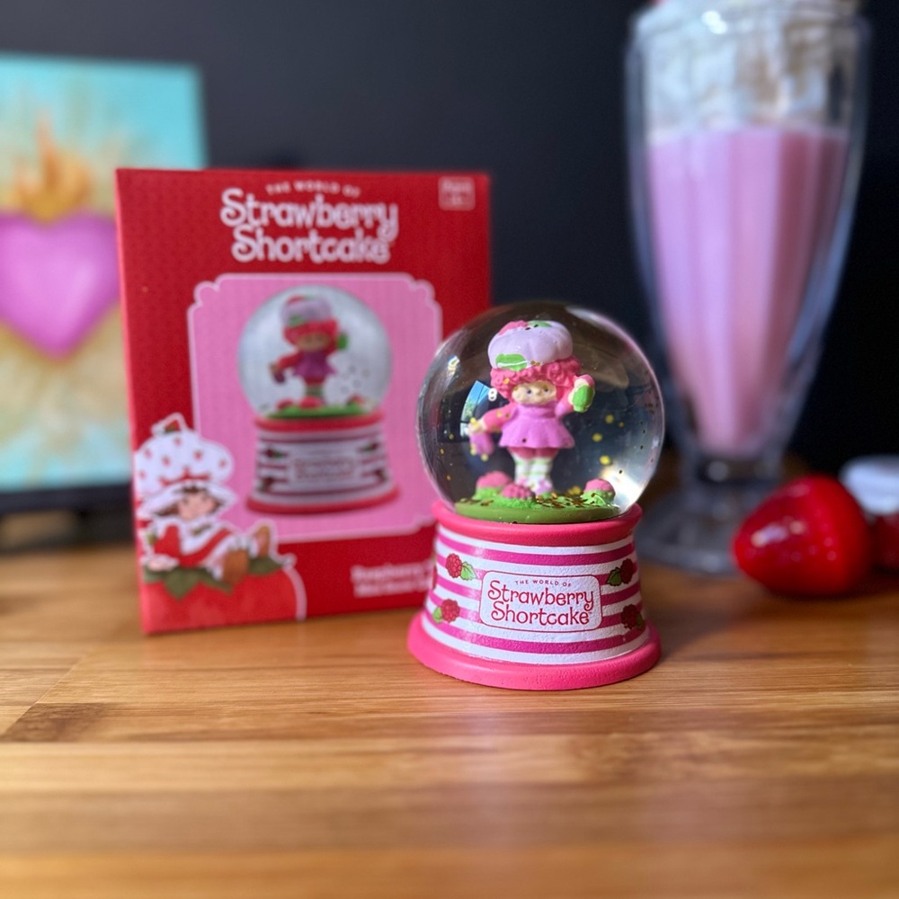 Strawberry Shortcake snow globe set of four 🍓 - Picture 6 of 8